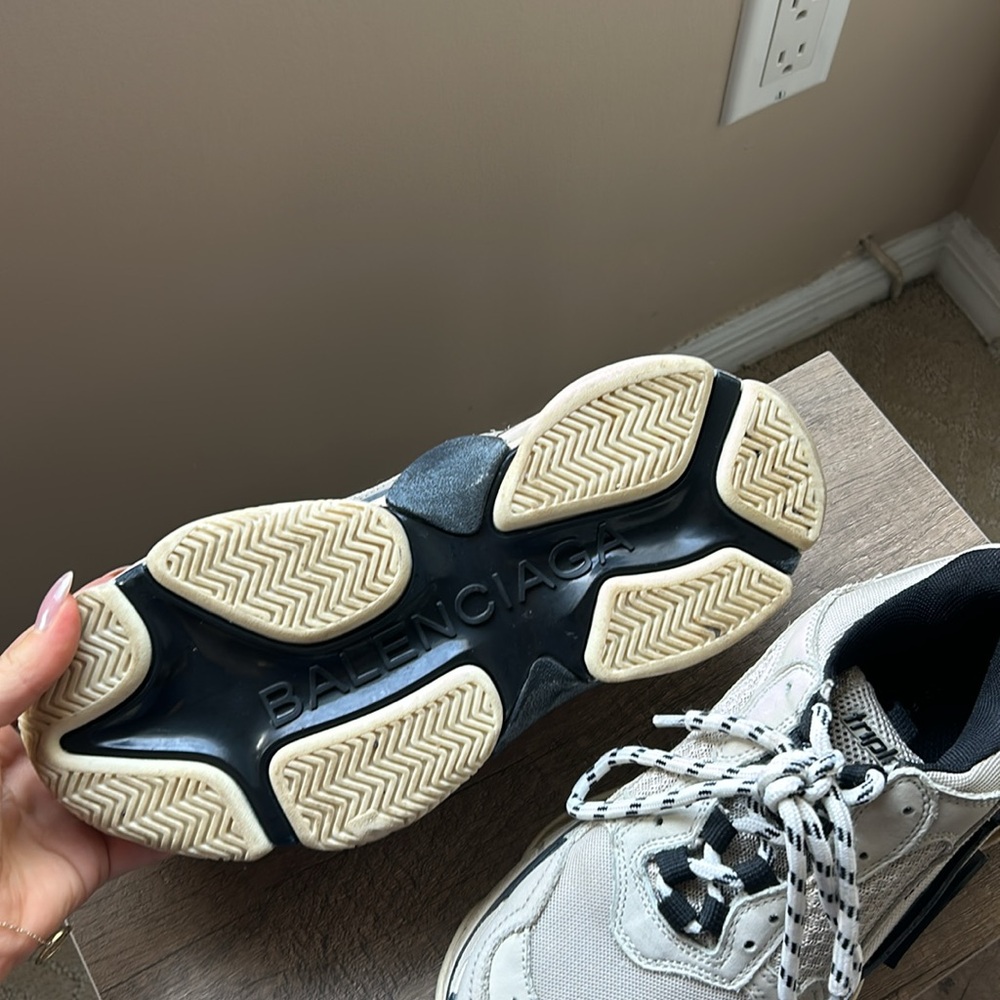 Balenciaga Triple S sneakers - Picture 3 of 6